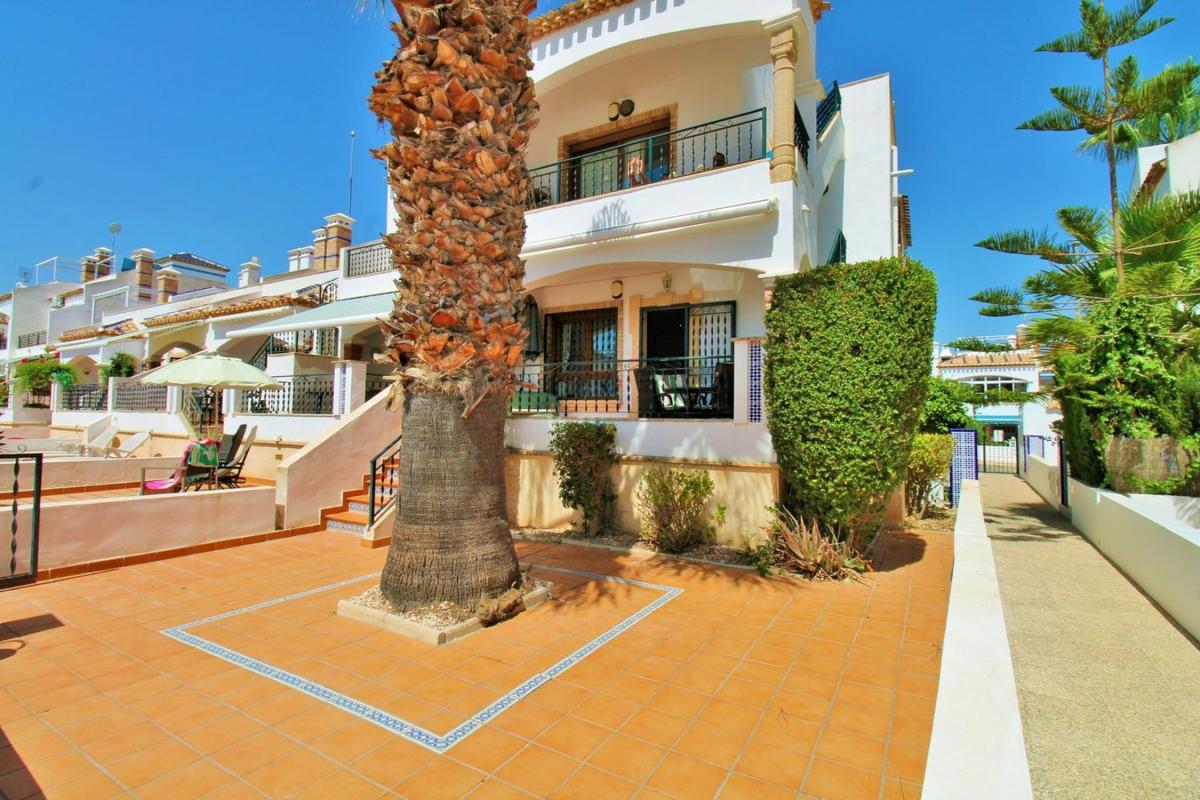 Продажа квартиры на Piso en Villamartín, Orihuela, Ориуэла
photo 1