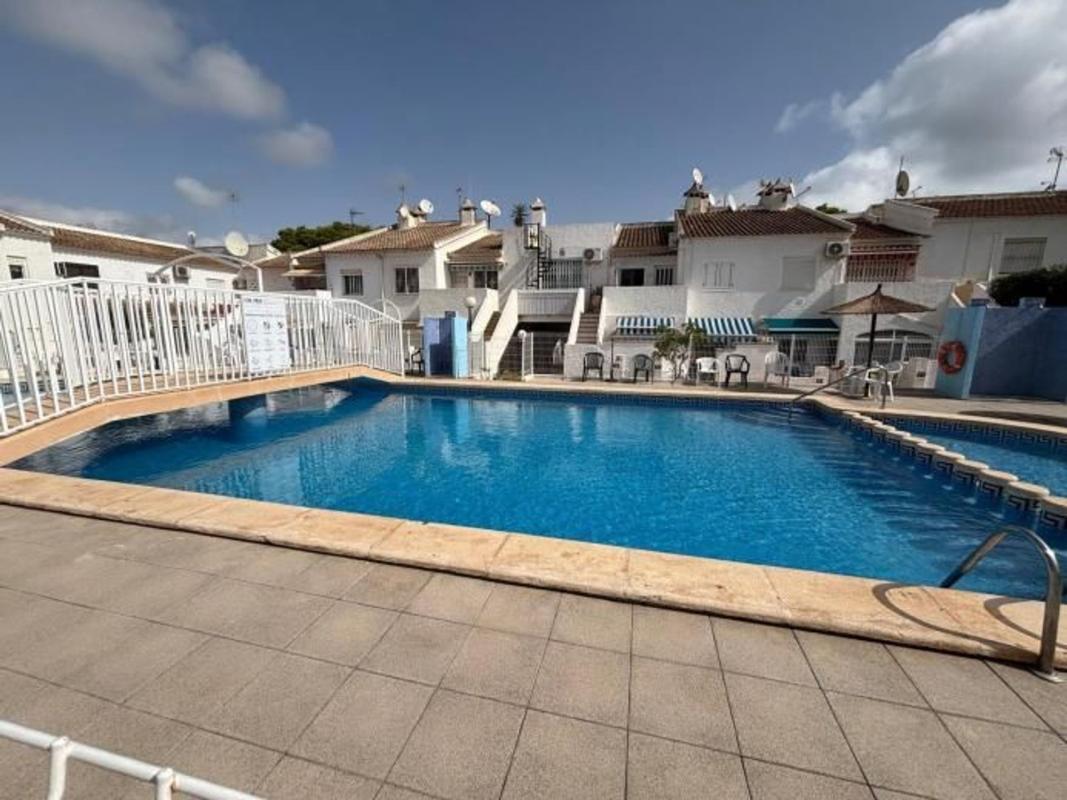 Sprzedaż mieszkania w Piso en Calle Liszt, La Siesta - El Salado - Torreta, Torrevieja, Torrevieja
photo 3