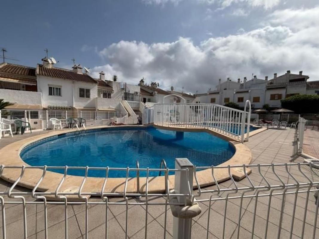 Sprzedaż mieszkania w Piso en Calle Liszt, La Siesta - El Salado - Torreta, Torrevieja, Torrevieja
photo 5