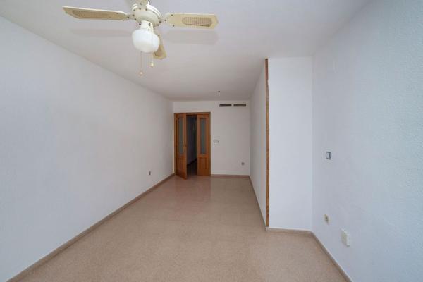 Продажа квартиры на Piso en Calle Médico Vicente Reyes, Garbinet - Parque de las Avenidas, Alicante / Alacant, Аликанте / Алакант
 photo 2