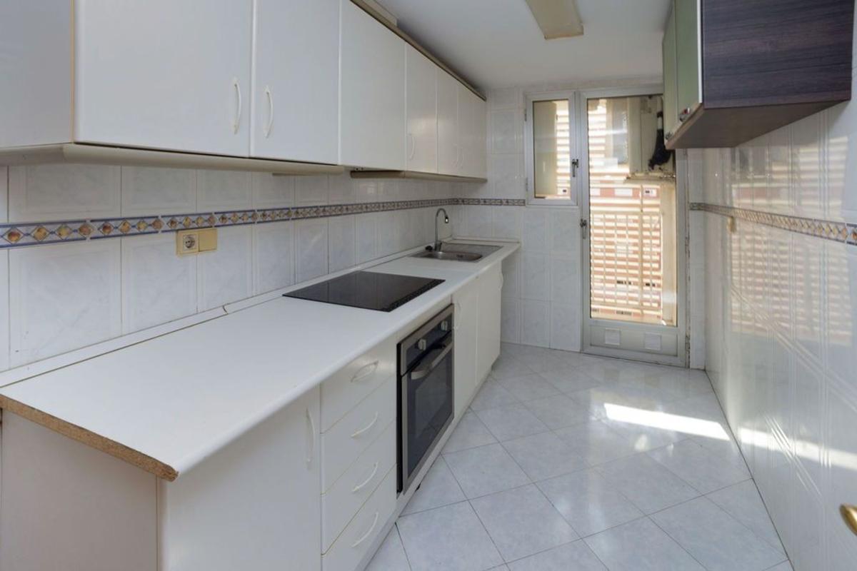 Продажа квартиры на Piso en Calle Médico Vicente Reyes, Garbinet - Parque de las Avenidas, Alicante / Alacant, Аликанте / Алакант
photo 3