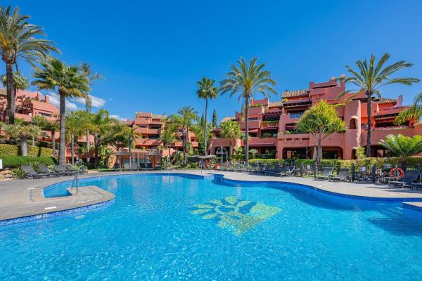 Duplex en venta en Dúplex en Guadalmansa, Estepona, Estepona photo 2