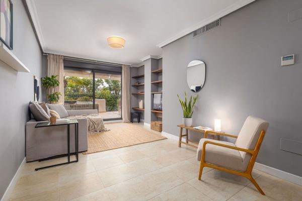 Venta de piso en Piso en Centro, Estepona, Estepona
thumbnail 3