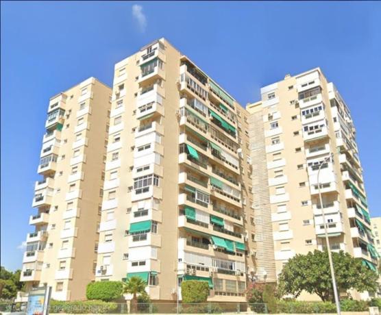 Venta de piso en Piso en Calle Virgen de la Cabeza, Portada Alta-La Barriguilla, Málaga, Málaga
photo 1