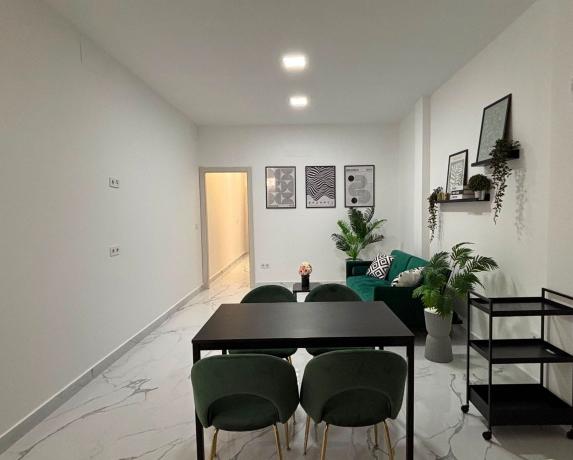 Venta de piso en Piso en Calle Moscatel, 1, Cortijo Bazán - Los Casinis - Los Cipreses, Málaga, Málaga
photo 1