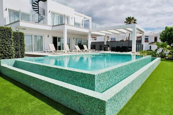 Casa o chalet independiente en Avenida de Europa, Bel-Air, Estepona photo 1