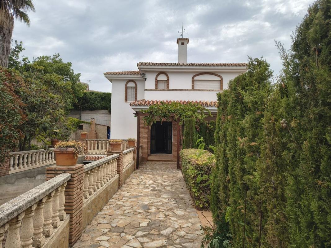 Propiedades en venta y alquiler en España photo 1