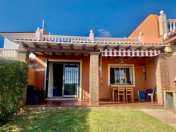 Chalet adosado en Calle Pedro Salinas, Torrox Park, Torrox photo 1