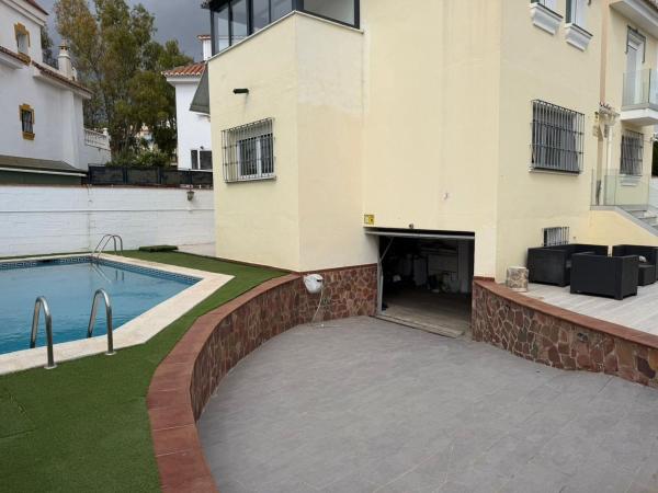 Casa o chalet independiente en Calle Sistema Ibérico, Los Álamos, Torremolinos photo 2