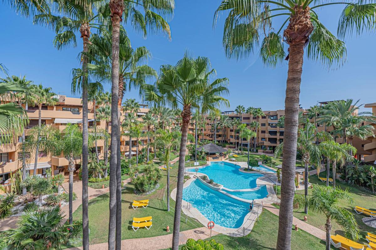 Sale of apartment in Piso en Calle Trajano, Villacana - Costalita - Saladillo, Estepona, Estepona
photo 3