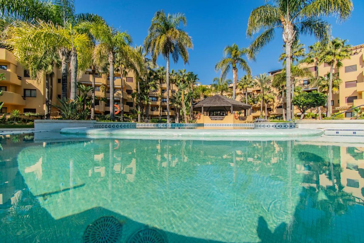 Sale of apartment in Piso en Calle Trajano, Villacana - Costalita - Saladillo, Estepona, Estepona
photo 5