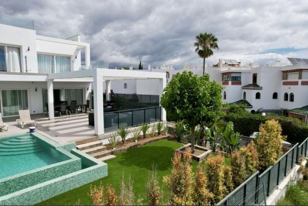 Casa o chalet independiente en Camino de Brijan, Bel-Air, Estepona thumbnail 3