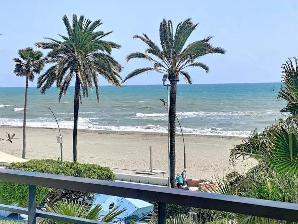 Sale of flat in Piso en Avenida España, Puerto de Estepona, Estepona, Estepona
photo 1