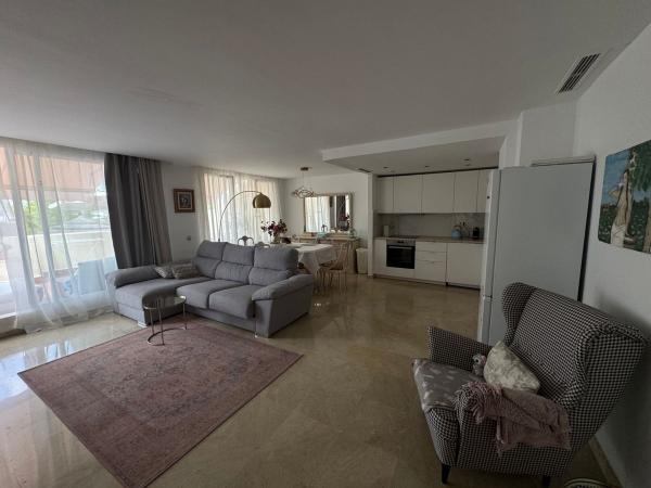 Sale of flat in Piso en Urbanizacion Puerto del Almendro, 18, Los Arqueros-Puerto del Almendro, Benahavís, Benahavís
photo 1