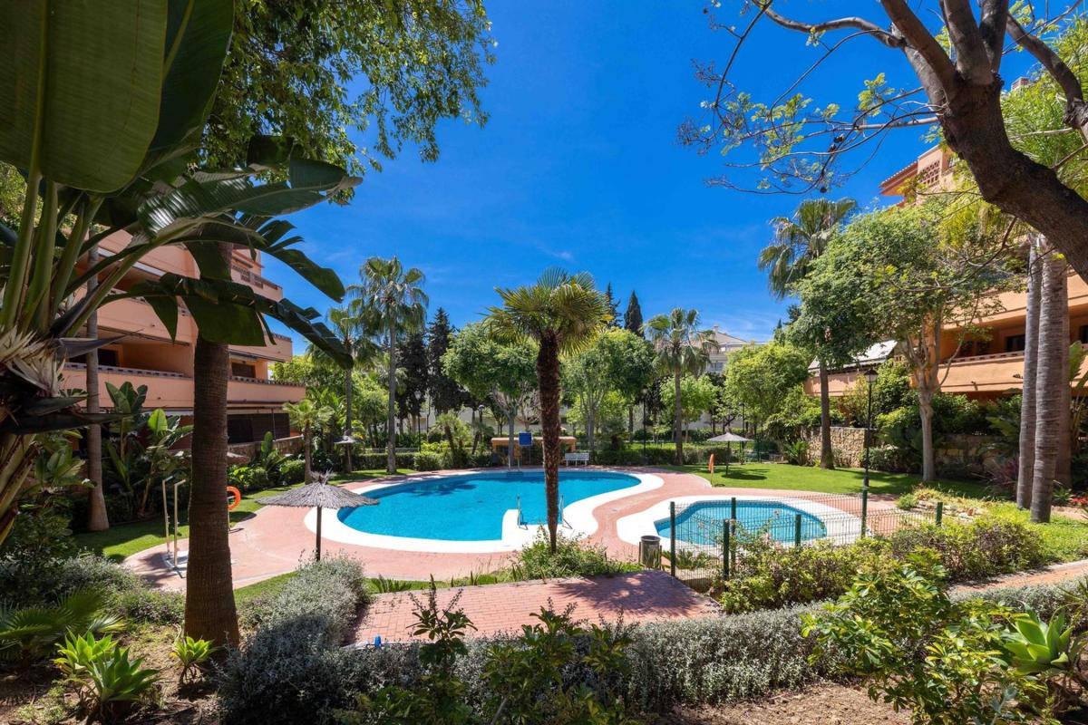 Venta de piso en Piso en Arrabal la Caridad, La Carolina-Guadalpín, Marbella, Marbella
photo 1