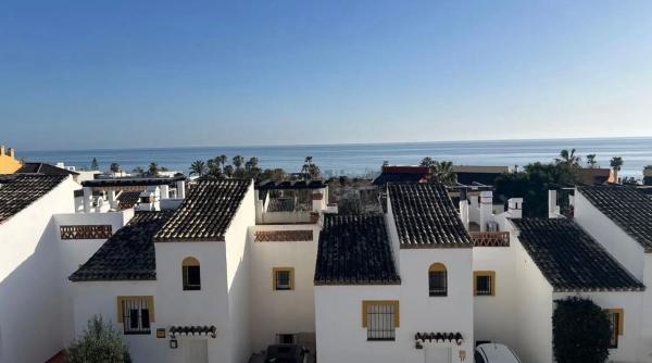 Chalet adosado en Calle Frankfurt, 16, Costabella, Marbella photo 1