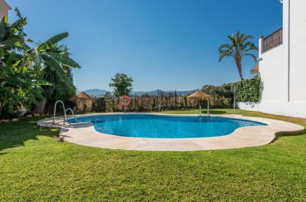 Chalet adosado en Las Brisas, Marbella photo 2