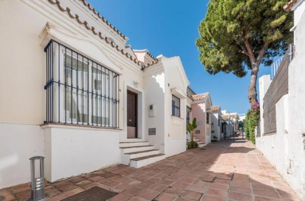 Chalet adosado en Las Brisas, Marbella photo 3