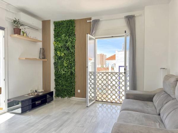 Venta de piso en Piso en Calle Antonio García Fernández, La Leala - El Saltillo, Torremolinos, Torremolinos
photo 1