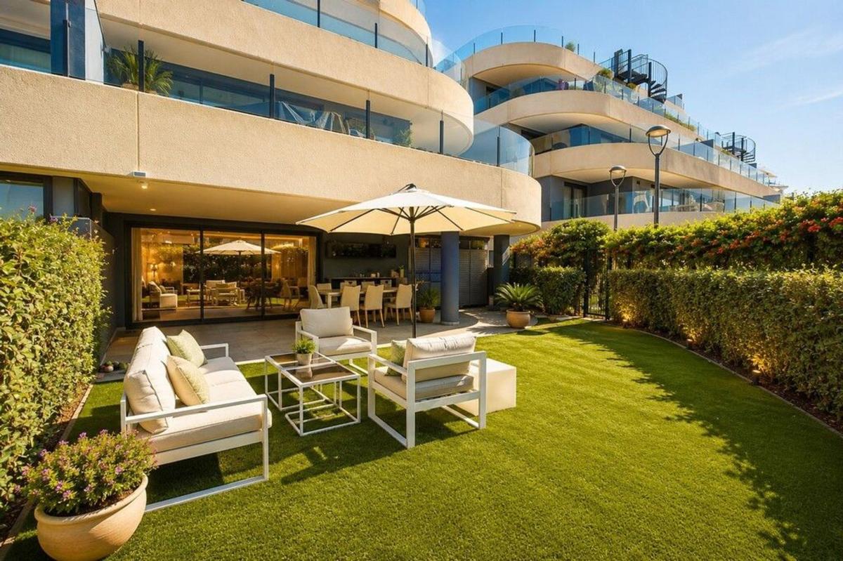 Venta de piso en Piso en Calle Camino del Reloj, 21, La Concha-Resina Golf, Estepona, Estepona
photo 1
