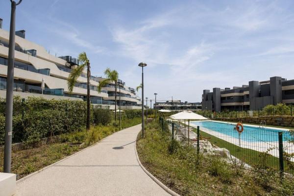 Sale of flat in Piso en Calle Camino del Reloj, 21, La Concha-Resina Golf, Estepona, Estepona
thumbnail 2