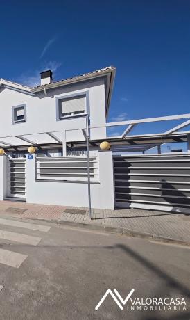 Chalet pareado en Calle María Montessori, Cártama pueblo, Cártama thumbnail 2