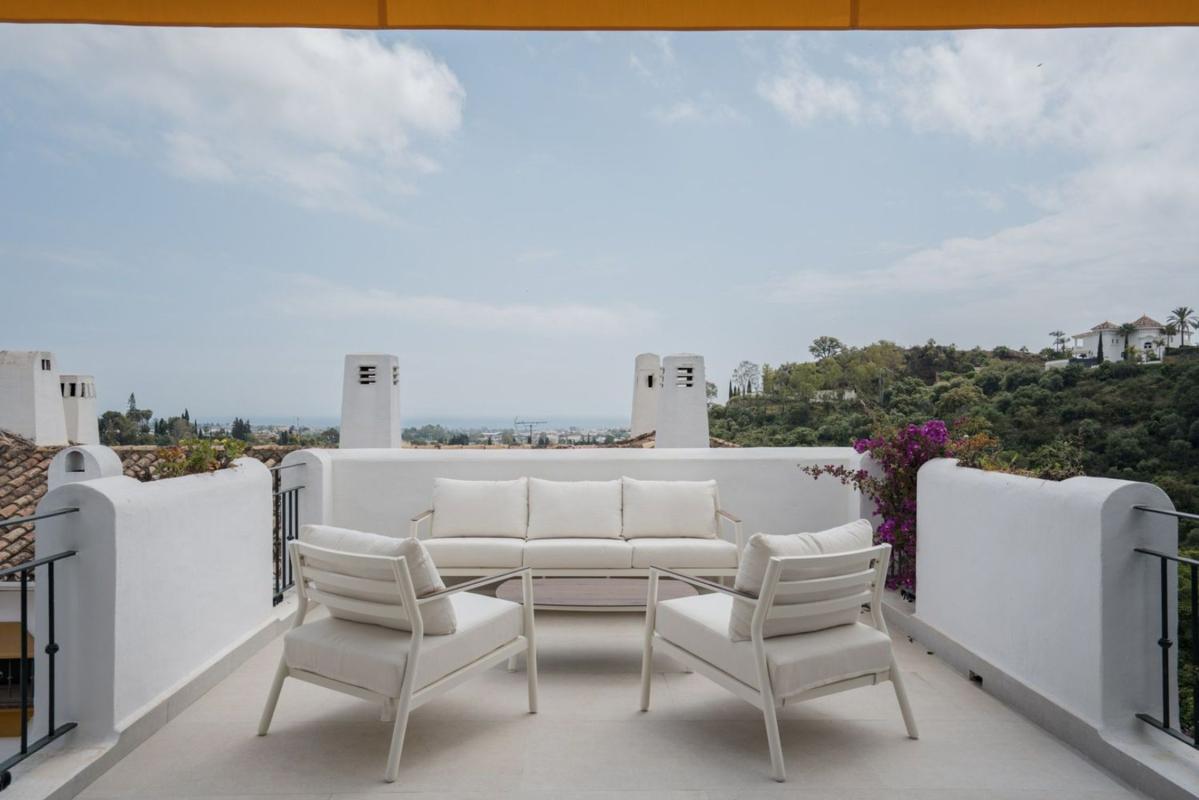 Продажа квартиры на Piso en Urbanizacion Puerto de los Almendros, Los Arqueros-Puerto del Almendro, Benahavís, Бенахавис
photo 1