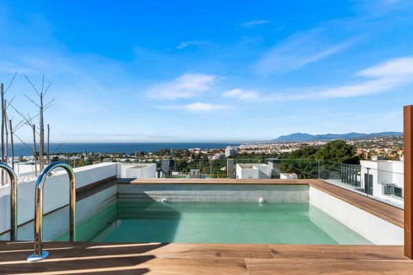 Chalet pareado en Ronda de Nabrisa Oeste, Rio Real, Marbella photo 1