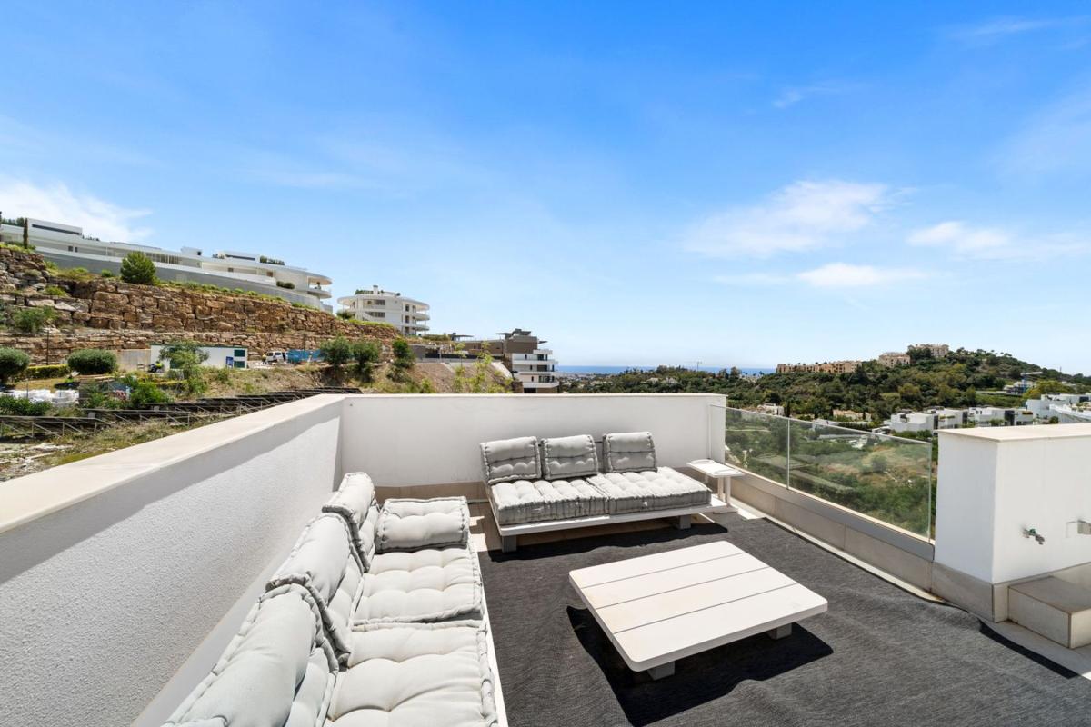 Duplex sale in Dúplex en Calle Islas Azores, La Quinta, Benahavís, Benahavís photo 2