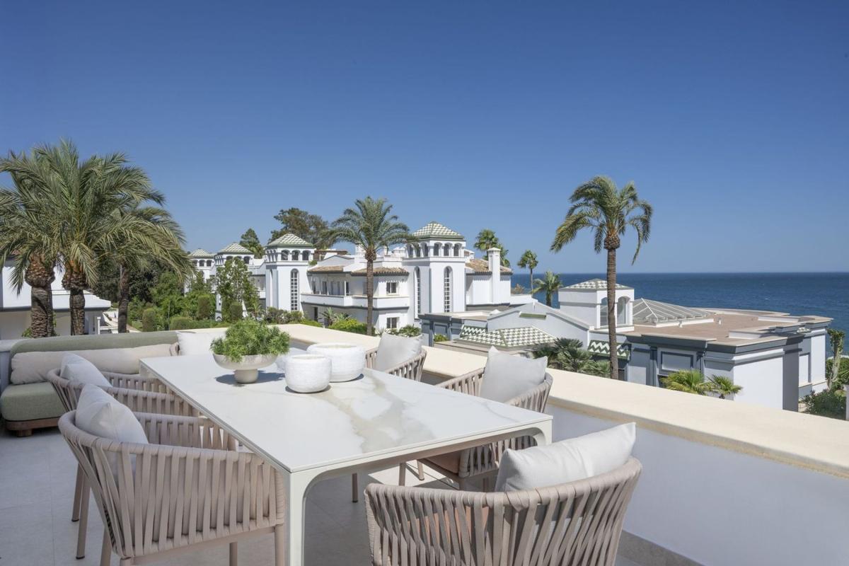 Sprzedaż duplexu w Dúplex en Urbanizacion Dominion Beach, El Velerín, Estepona, Estepona photo 1