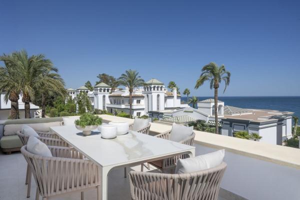 Duplex en venta en Dúplex en Urbanizacion Dominion Beach, El Velerín, Estepona, Estepona photo 1