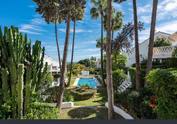 Chalet adosado en Calle Cornalina s/n, Nagüeles, Marbella thumbnail 2