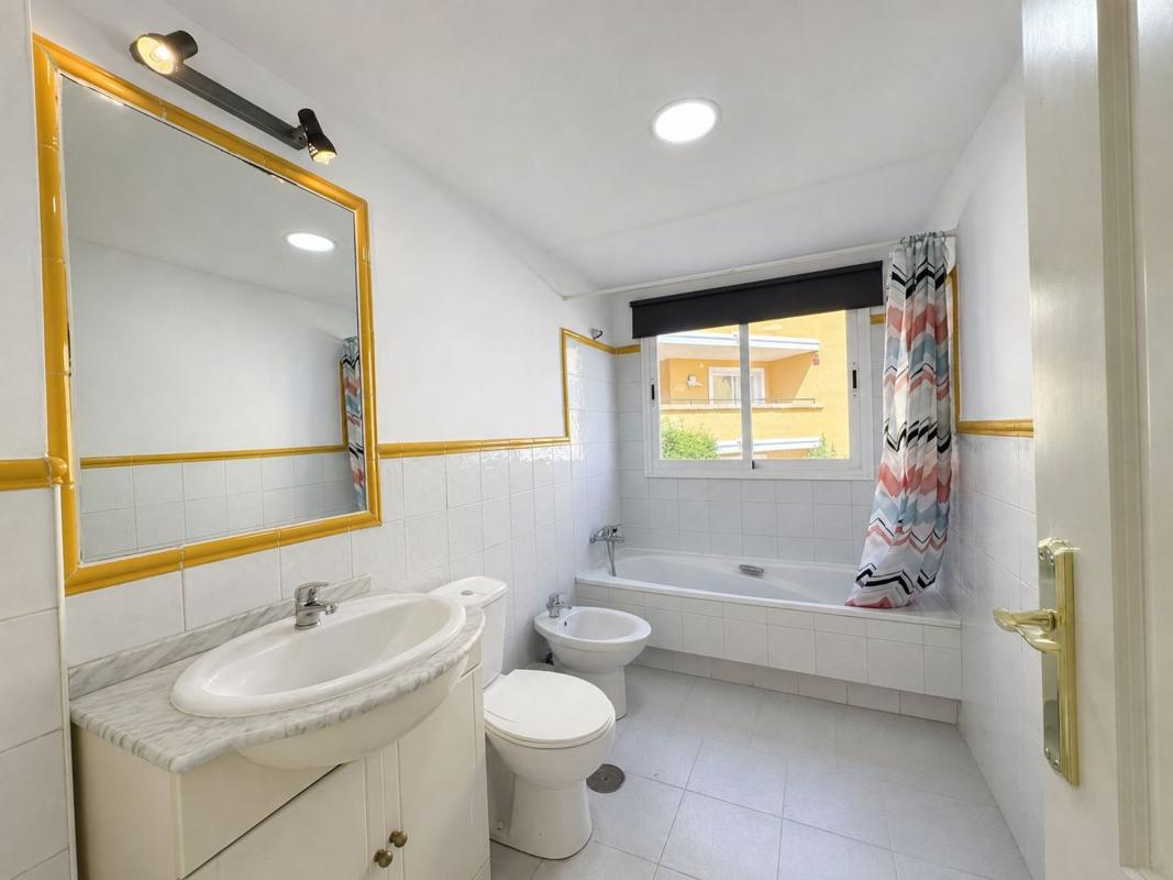 Venta de piso en Piso en Avenida Diamante, Valtocado - La Alquería - La Atalaya, Mijas, Mijas
 photo 3