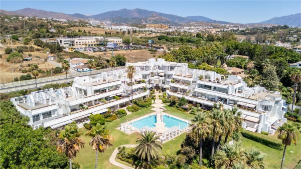 Venta de piso en Piso en Andalucia Beach, 168, El Velerín, Estepona, Estepona
 photo 4