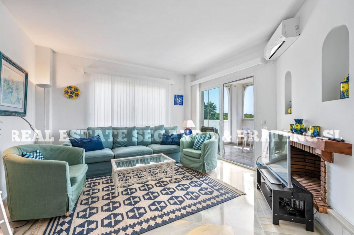 Venta de piso en Piso en Calle Pinsapo, Green Hills - Las Cumbres de Elviria, Marbella, Marbella
photo 2