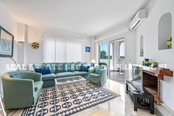 Venta de piso en Piso en Calle Pinsapo, Green Hills - Las Cumbres de Elviria, Marbella, Marbella
thumbnail 2