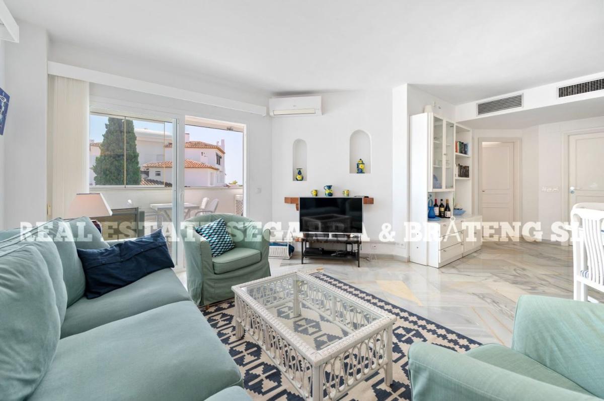 Venta de piso en Piso en Calle Pinsapo, Green Hills - Las Cumbres de Elviria, Marbella, Marbella
photo 3