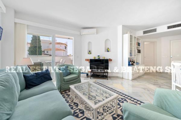 Venta de piso en Piso en Calle Pinsapo, Green Hills - Las Cumbres de Elviria, Marbella, Marbella
thumbnail 3