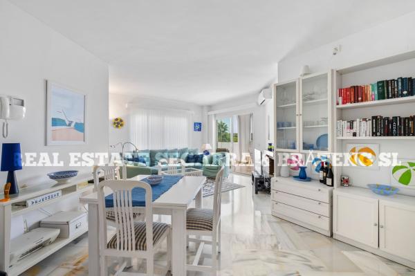 Venta de piso en Piso en Calle Pinsapo, Green Hills - Las Cumbres de Elviria, Marbella, Marbella
 photo 4