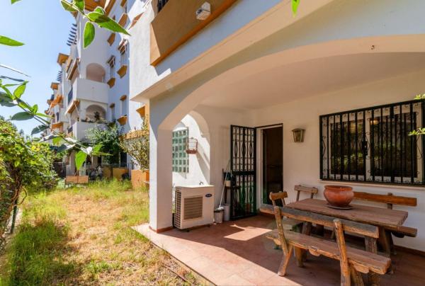 Venta de piso en Piso en Calle Teba, 2, La Carolina-Guadalpín, Marbella, Marbella
photo 1