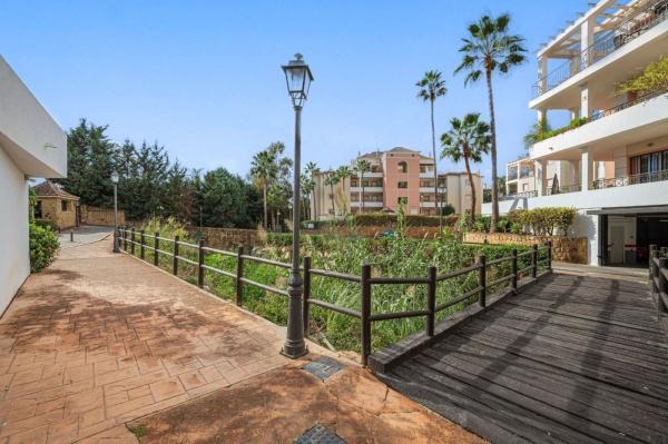 Venta de piso en Piso en Las Brisas, Marbella, Marbella
thumbnail 2
