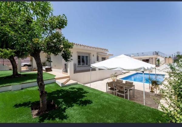 Casa o chalet independiente en Calle Valdepeñas, Manantiales - Lagar - Cortijo, Alhaurín de la Torre photo 2