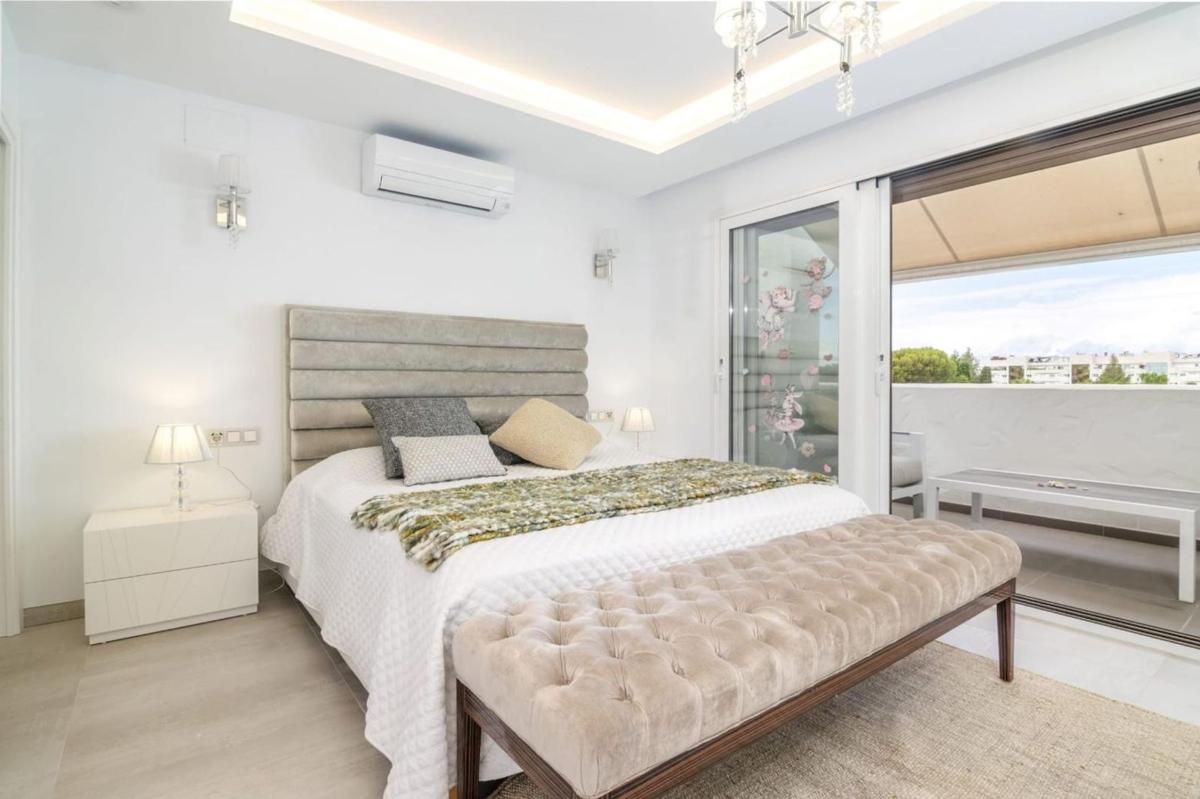 Sprzedaż mieszkania w Piso en Urbanizacion Nueva Andalucia Villa, 21, Puerto Banús, Marbella, Marbella
photo 3