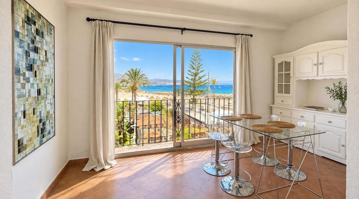Venta de piso en Piso en Calle Ribera, Puerto Banús, Marbella, Marbella
photo 2