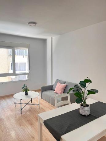 Продажа квартиры на Piso en Sebastian De Eslava, Victoria Eugenia, Málaga, Малага
photo 1