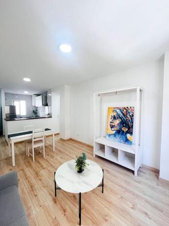 Продажа квартиры на Piso en Sebastian De Eslava, Victoria Eugenia, Málaga, Малага
thumbnail 2