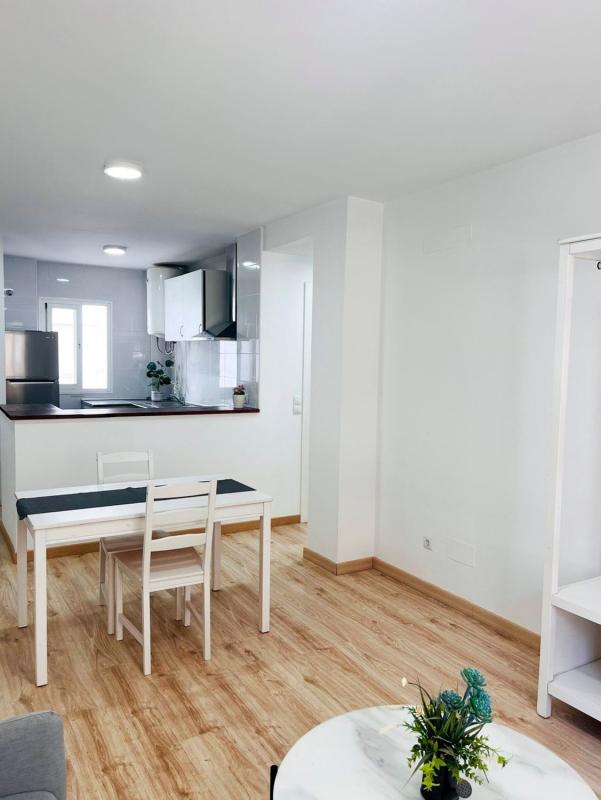 Продажа квартиры на Piso en Sebastian De Eslava, Victoria Eugenia, Málaga, Малага
 photo 3