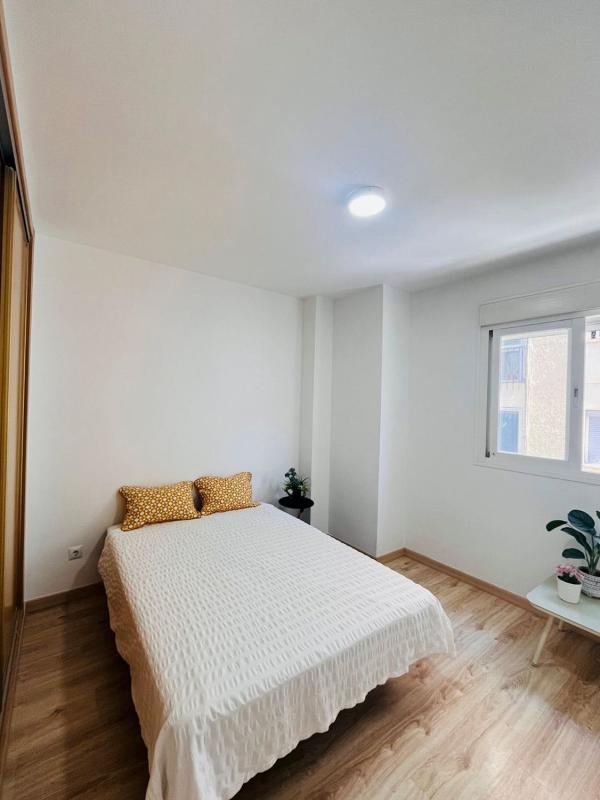 Продажа квартиры на Piso en Sebastian De Eslava, Victoria Eugenia, Málaga, Малага
 photo 5
