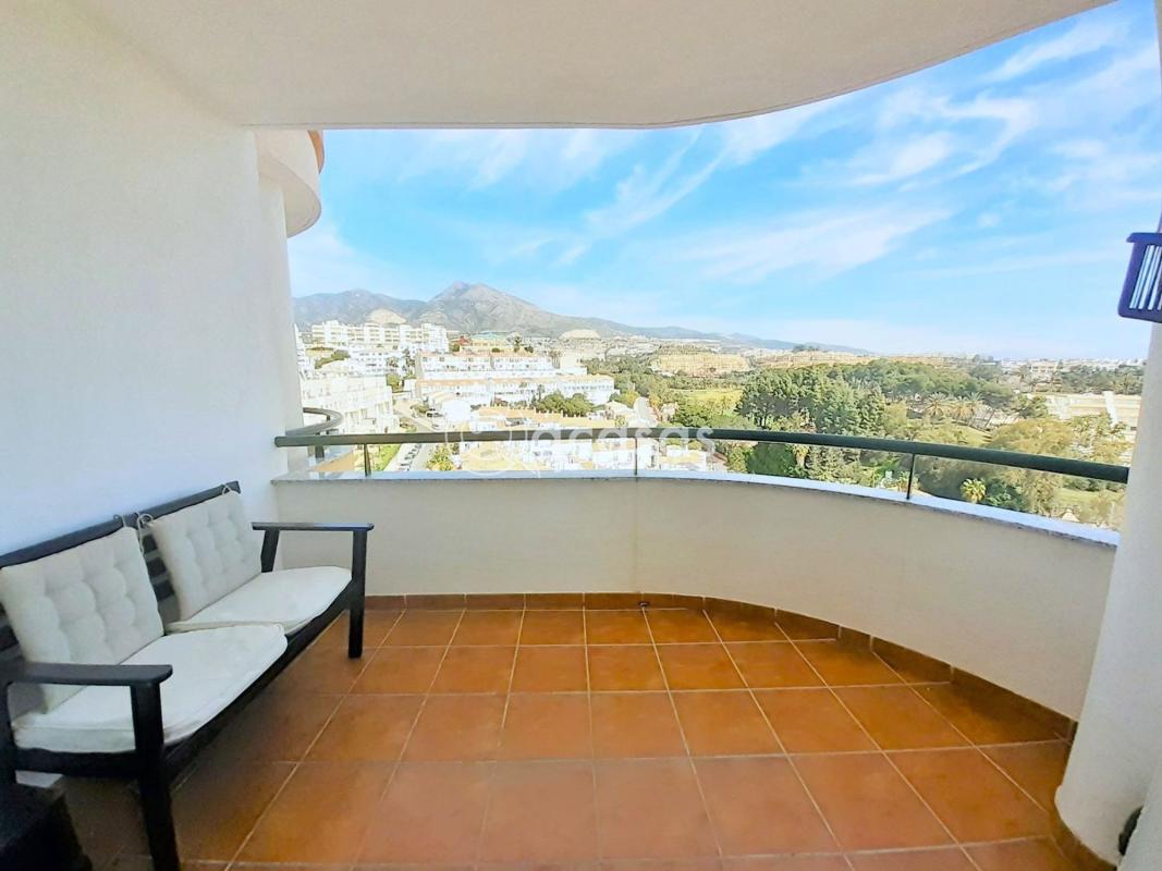 Sale of apartment in Piso en Calle Almuñécar, 88, Zona Centro Comercial Torrequebrada, Benalmádena, Benalmádena
photo 1