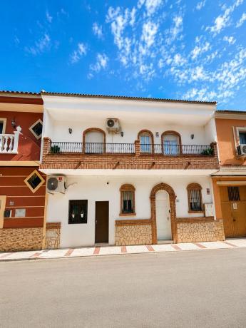 Chalet adosado en Calle Jumillano s/n, Campanillas, Málaga photo 1
